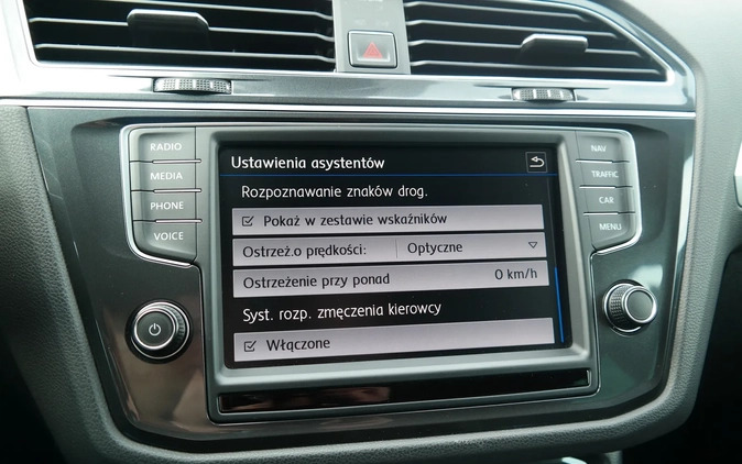 Volkswagen Tiguan cena 79900 przebieg: 101344, rok produkcji 2016 z Twardogóra małe 562